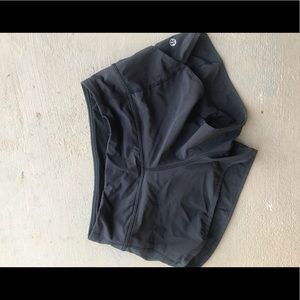 black lulu lemon size 2 shorts BARELY WORN